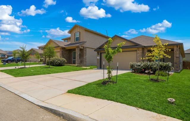 3-bedroom rental at 7310 Salado Creek Pkwy in San Antonio, TX — photo 4