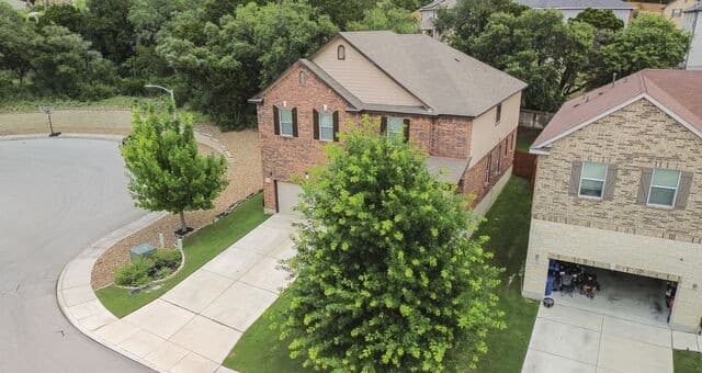 4-bedroom rental at 11335 Red Oak Turn in Helotes, TX — photo 4