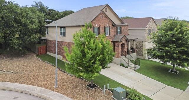 4-bedroom rental at 11335 Red Oak Turn in Helotes, TX — photo 5