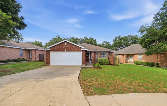 3-bedroom rental at 9318 Shotgun Dr in San Antonio, TX — photo 1