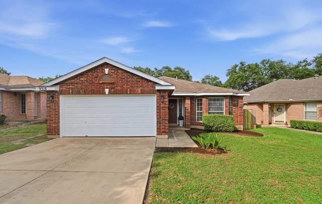 3-bedroom rental at 9318 Shotgun Dr in San Antonio, TX — photo 2