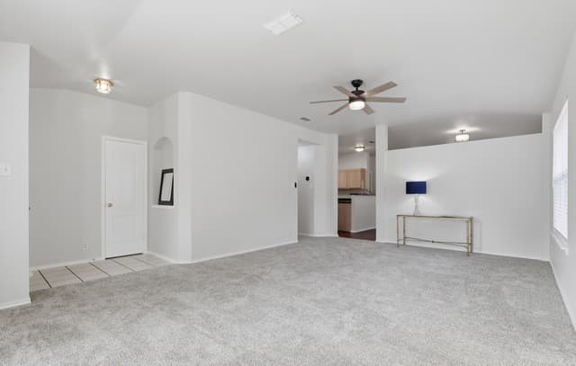 3-bedroom rental at 9318 Shotgun Dr in San Antonio, TX — photo 4