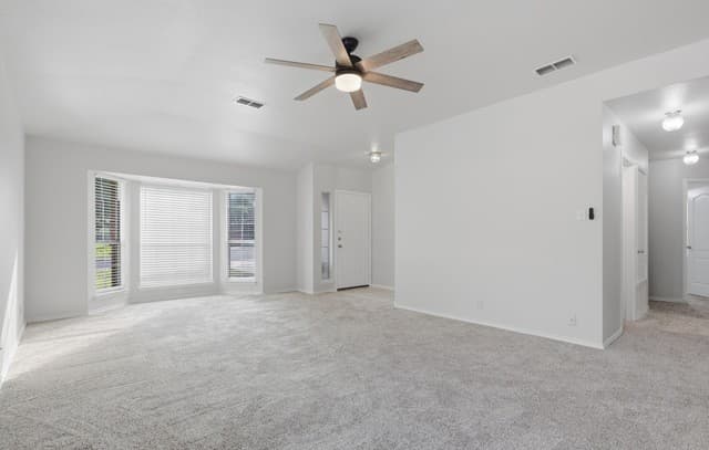 3-bedroom rental at 9318 Shotgun Dr in San Antonio, TX — photo 5