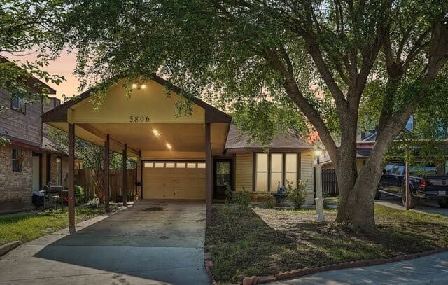 3-bedroom rental at 3806 Candlecrown Ct in San Antonio, TX — photo 1
