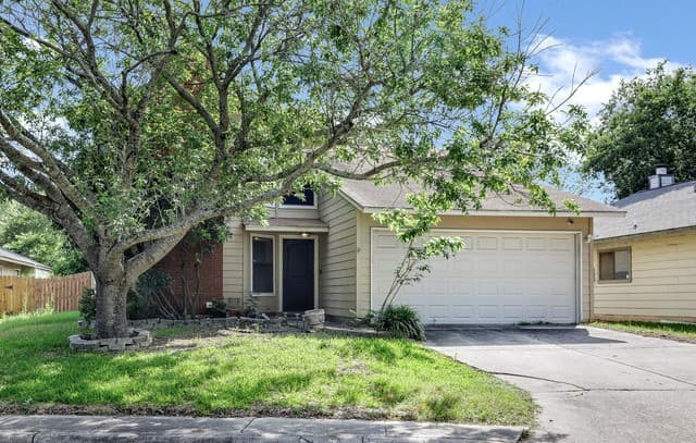 3-bedroom rental at 17007 Vista Blf in San Antonio, TX — photo 1