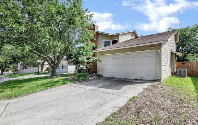 3-bedroom rental at 17007 Vista Blf in San Antonio, TX — photo 3