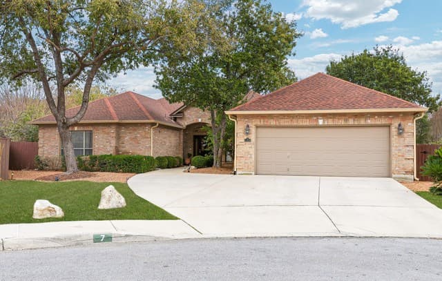 4-bedroom rental at 7 Greens Shadow in San Antonio, TX — photo 2