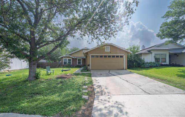 Home for sale at 9715 Sugarloaf Dr in San Antonio, TX — photo 2