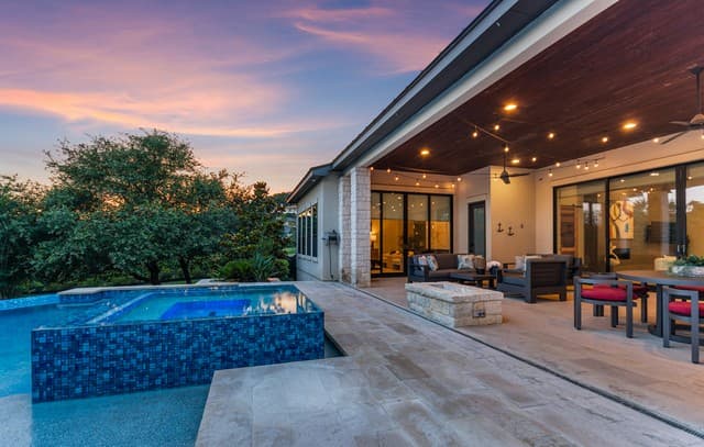 4-bedroom rental at 30 Royal Hts in San Antonio, TX — photo 3