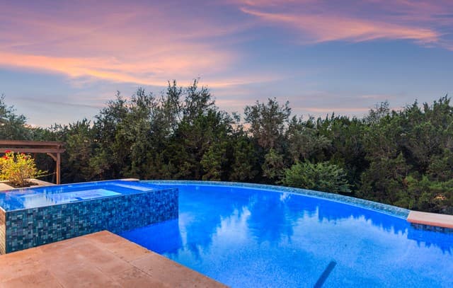 4-bedroom rental at 30 Royal Hts in San Antonio, TX — photo 4
