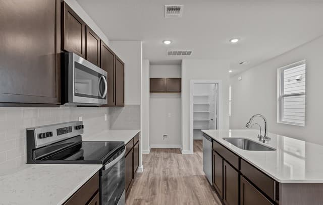 3-bedroom rental at 5534 Franklin Hills in Von Ormy, TX — photo 3