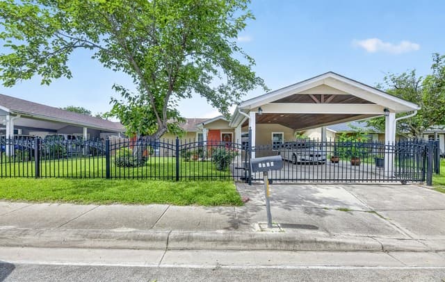 4-bedroom rental at 7318 Glen Cross in San Antonio, TX — photo 1