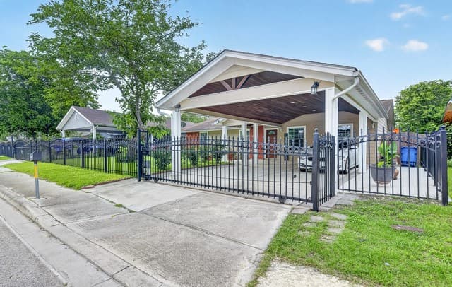 4-bedroom rental at 7318 Glen Cross in San Antonio, TX — photo 2