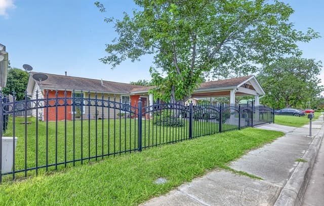 4-bedroom rental at 7318 Glen Cross in San Antonio, TX — photo 3