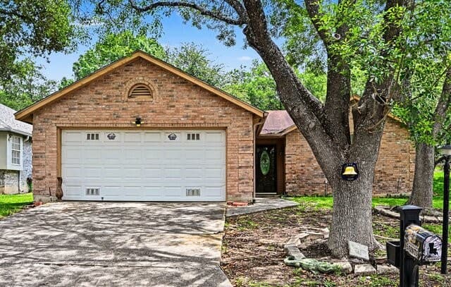 2-bedroom rental at 3624 Scenic in Schertz, TX — photo 2