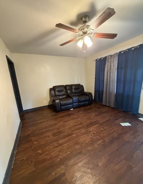 3-bedroom rental at 538 Como St in San Antonio, TX — photo 3