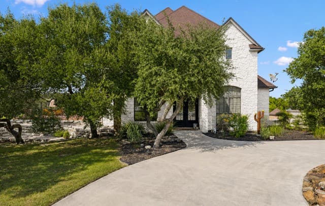 4-bedroom rental at 261 Coveney Trl in Boerne, TX — photo 2