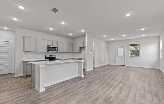4-bedroom rental at 5538 Franklin Hills in Von Ormy, TX — photo 2