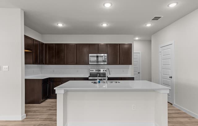4-bedroom rental at 5530 Franklin Hills in Von Ormy, TX — photo 5