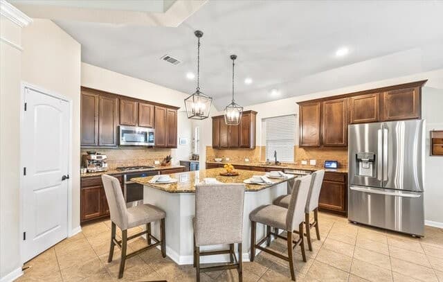 3-bedroom rental at 25018 Shuman Crk in San Antonio, TX — photo 2