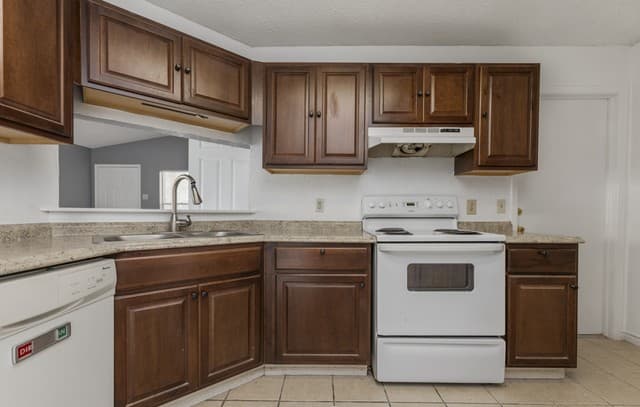 4-bedroom rental at 9227 Old Sky Harbor in San Antonio, TX — photo 4