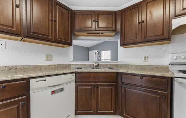 4-bedroom rental at 9227 Old Sky Harbor in San Antonio, TX — photo 5