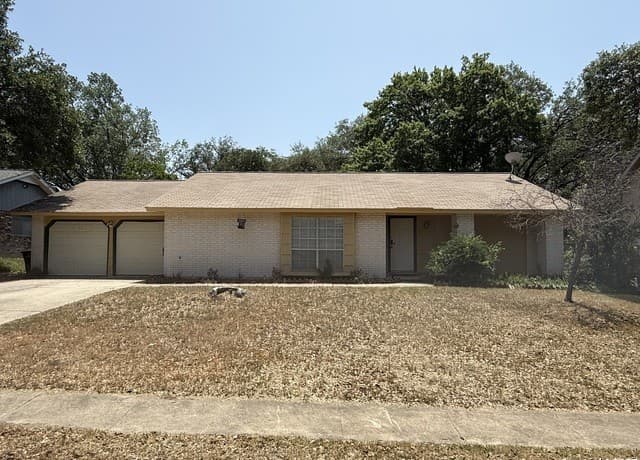 4-bedroom rental at 12410 La Lira St in San Antonio, TX — photo 2