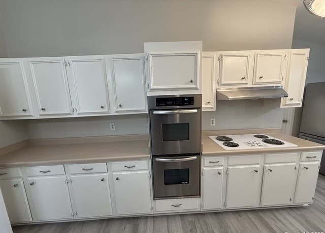 4-bedroom rental at 12410 La Lira St in San Antonio, TX — photo 5