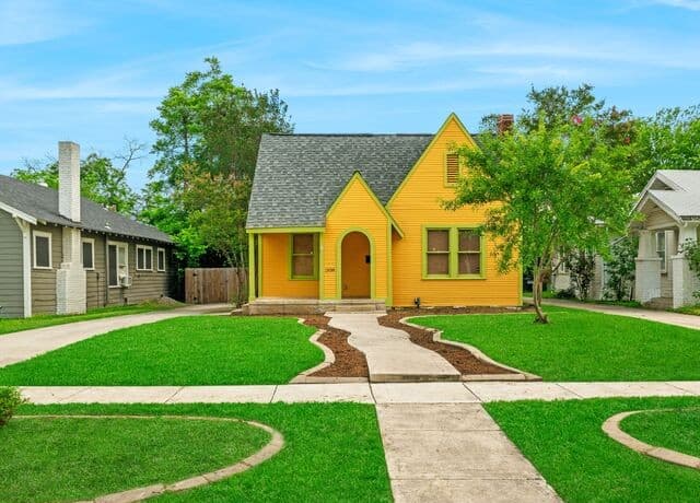 3-bedroom rental at 1938 W Magnolia Avenue in San Antonio, TX — photo 1