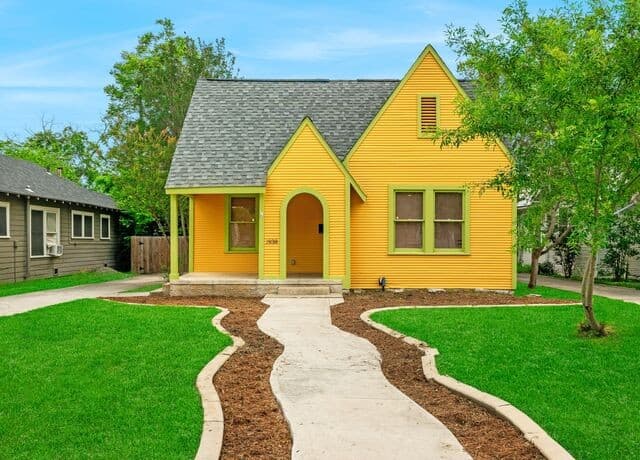 3-bedroom rental at 1938 W Magnolia Avenue in San Antonio, TX — photo 4
