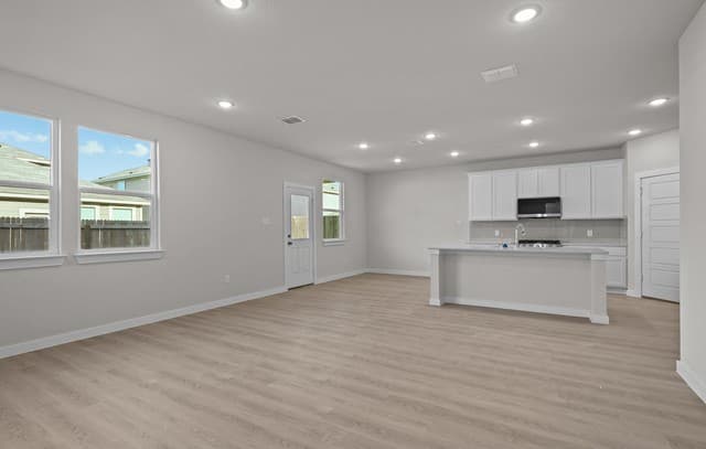 4-bedroom rental at 6579 Bufflehead Bend in Leon Valley, TX — photo 2