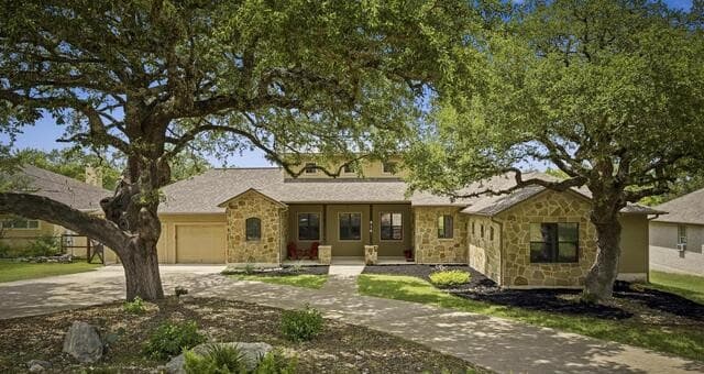 4-bedroom rental at 414 Spacious Sky in San Antonio, TX — photo 3