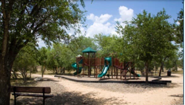 3-bedroom rental at 4445 Barberry Crk in San Antonio, TX — photo 3