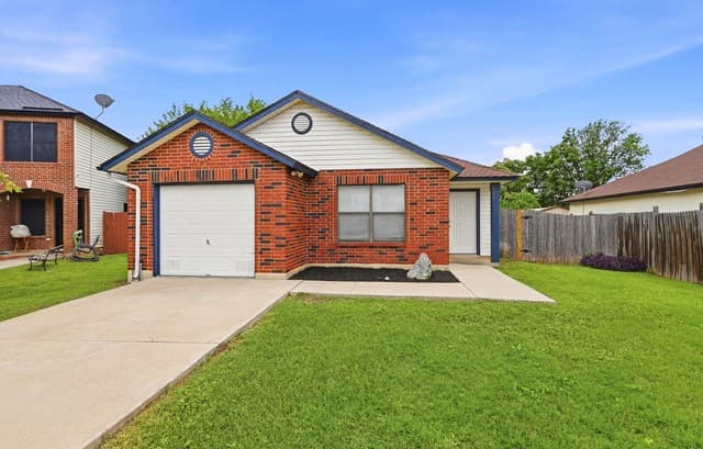 2-bedroom rental at 7810 Kinglet Ct in San Antonio, TX — photo 1