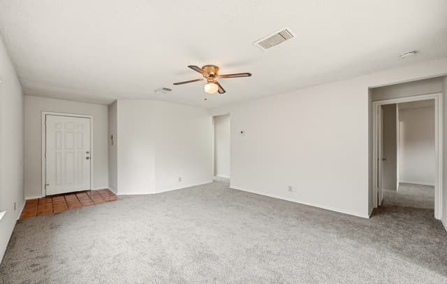 2-bedroom rental at 7810 Kinglet Ct in San Antonio, TX — photo 5
