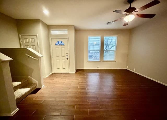 2-bedroom rental at 13416 Bristow Dawn in San Antonio, TX — photo 2