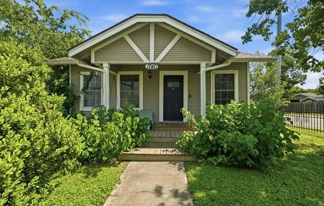 3-bedroom rental at 1740 Edison Dr in San Antonio, TX — photo 1