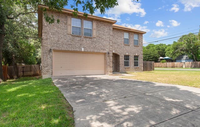 4-bedroom rental at 9503 Braun Crk in San Antonio, TX — photo 1