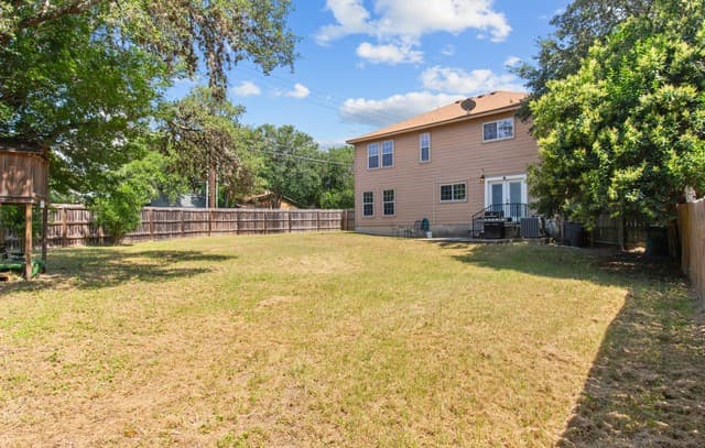 4-bedroom rental at 9503 Braun Crk in San Antonio, TX — photo 2