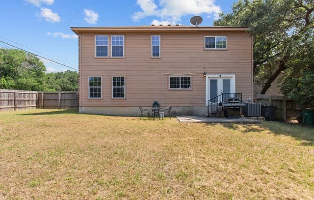 4-bedroom rental at 9503 Braun Crk in San Antonio, TX — photo 3