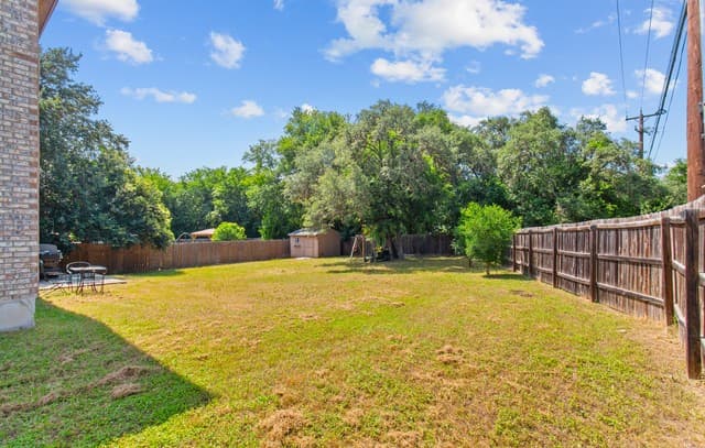 4-bedroom rental at 9503 Braun Crk in San Antonio, TX — photo 4