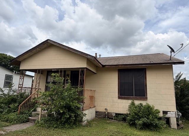 3-bedroom rental at 1022 Nw 36th St in San Antonio, TX — photo 3
