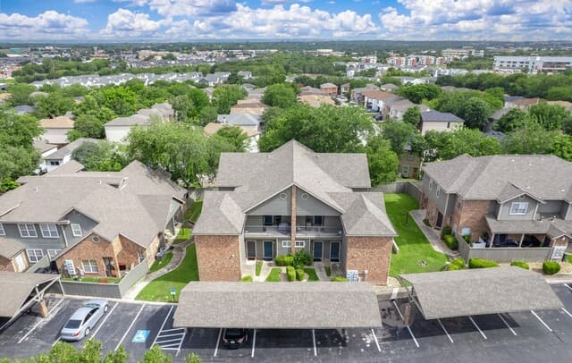 3-bedroom rental at 83 Chapel Hill Circle Unit UNIT 83 in San Antonio, TX — photo 2