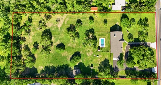3-bedroom rental at 6211 Lockhill Rd in San Antonio, TX — photo 2