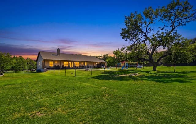 3-bedroom rental at 6211 Lockhill Rd in San Antonio, TX — photo 3
