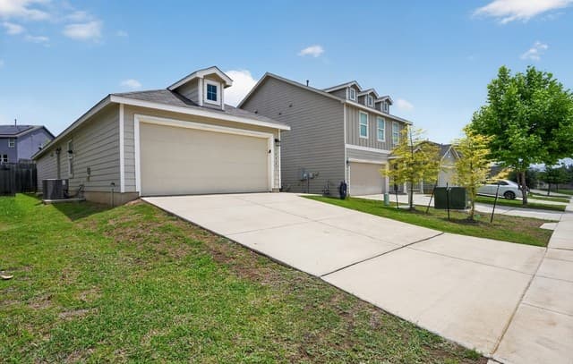 3-bedroom rental at 14927 Watson Ml in San Antonio, TX — photo 2