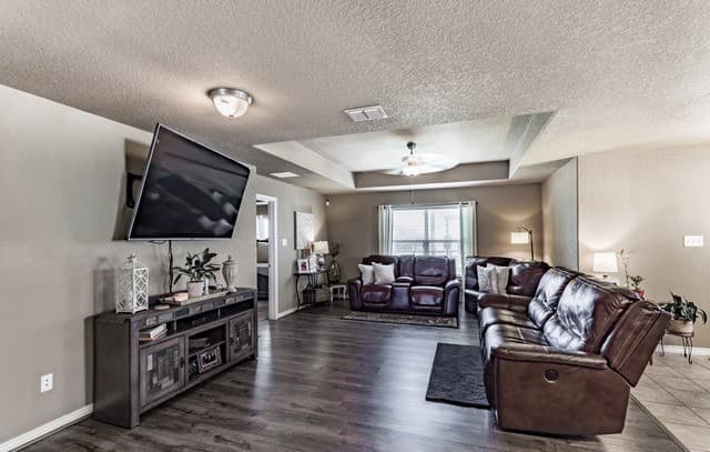 3-bedroom rental at 615 Cadena Loop in Kenedy, TX — photo 5