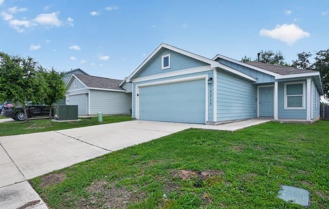 3-bedroom rental at 10230 Devon Wheel in San Antonio, TX — photo 3