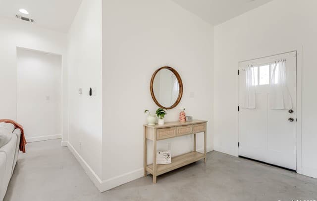 3-bedroom rental at 1209 Avenue K in Hondo, TX — photo 5