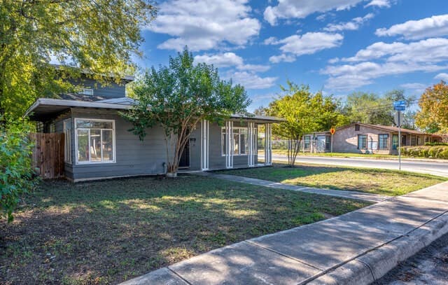 3-bedroom rental at 1538 Thorain Blvd in San Antonio, TX — photo 2